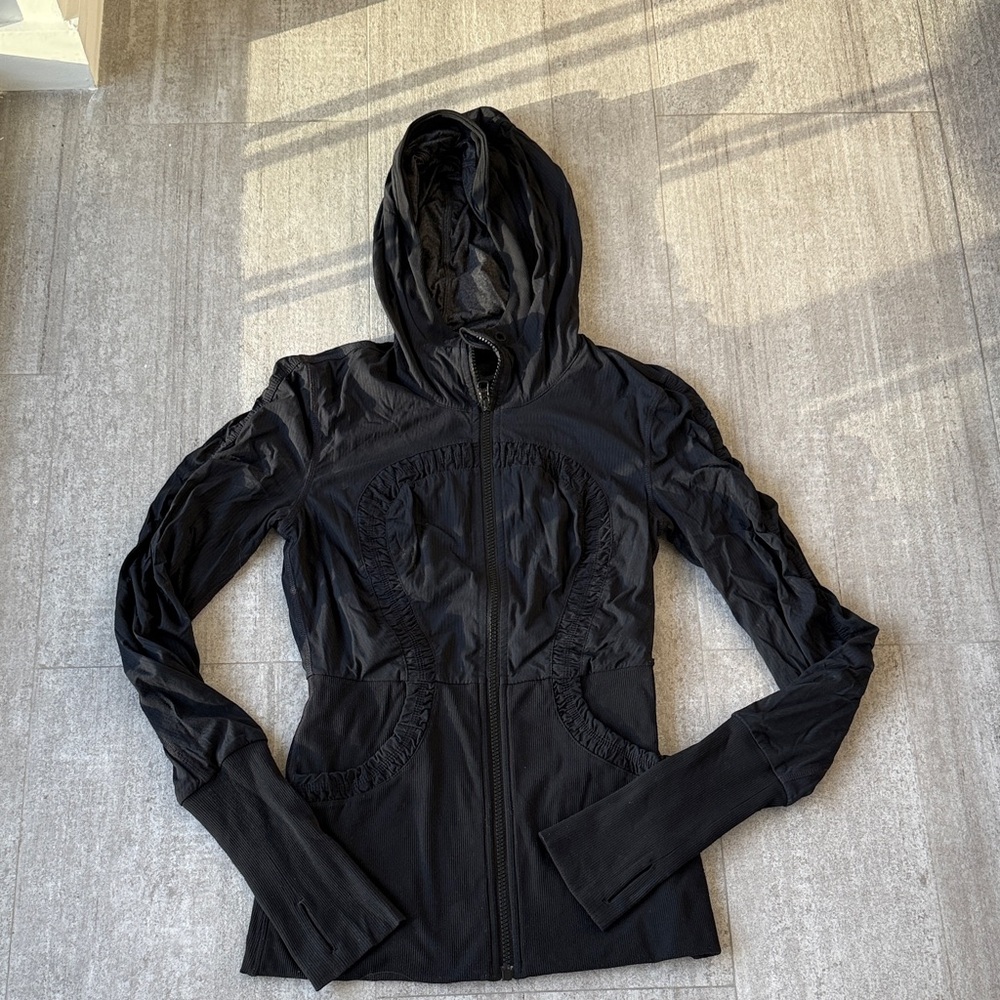 Lululemon reversible water resistant hooded running jacket size 2 | gorpcore